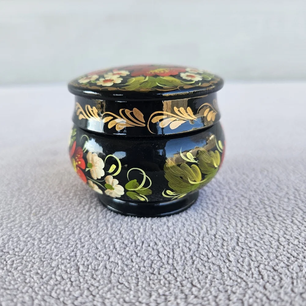Handcrafted Ukraine Wood Lacquer Small Trinket Box Black Red Floral Storage 2